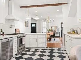 4BR for 10, Near Ark, High-Tech Kitchen, Parking!