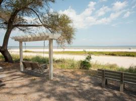 Seaside Bliss Awaits Your Dream Beach Getaway!，位于希尔顿黑德岛的酒店