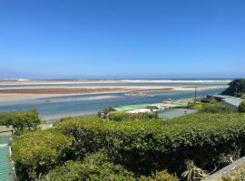 Fantastic spot In Hermanus with great lagoon views，位于赫曼努斯的酒店