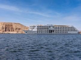 Steigenberger Omar El Khayam Nile Cruise - Every Monday from Aswan for 07 & 04 Nights - Every Friday From Abu Simbel for 03 Nights，位于阿斯旺的带泳池的酒店
