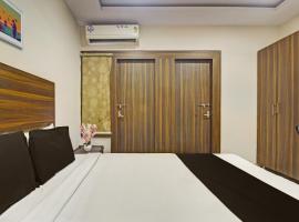 OYO Hotel Srujana Stay Inn Opp Public Gardens Nampally，位于海得拉巴Abids的酒店