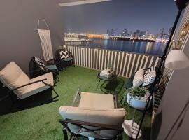 Luxury Rooms in Corniche Apartment，位于沙迦的低价酒店