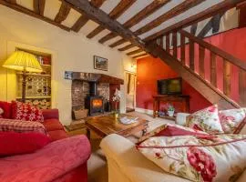 Medieval cottage in rural village - Duke's Lodge