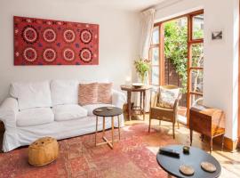 Mediterranean Garden Home - Pass the Keys，位于伦敦的酒店