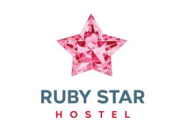 Ruby Star Hostel Loft Bed 21，位于迪拜的酒店