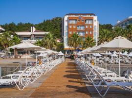 塞提雅海滩度假酒店，位于马尔马里斯的酒店