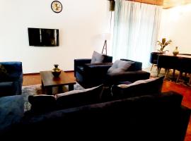 A Spacious 4BR 2 Bathroom Villa House @ Bole DT，位于亚的斯亚贝巴的酒店