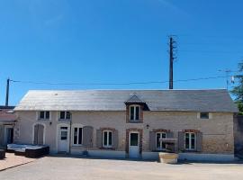 Longère cosy chic près de Bourges avec piscine, clim, WiFi et parking - FR-1-586-42，位于Moulins-sur-Yèvre的酒店