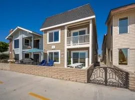 Newport Paradise - Oceanfront Home by the Pier