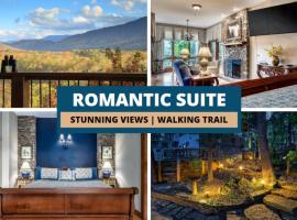 Mountain Views ~ King Bed ~ Private Deck，位于汤森德的酒店