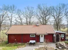Ekbacken - naturskön stuga med närhet till havet