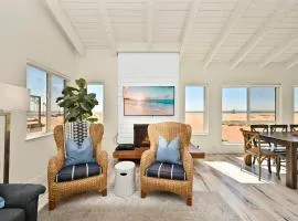 Beachfront home with Sweeping Ocean Views, AC, Walk to the Pier, Restaurants, Shops, Activities