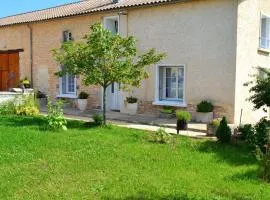 Gîte rénové 19ème siècle, 3 chambres, jardin privé, cheminée, internet, jeux, vélos adultes, parking - FR-1-653-26