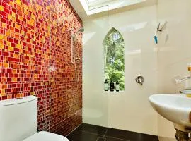 Blue Gum Church - Artistic Retreat