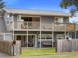 Wavy Daze - Waihi Beach Holiday Home