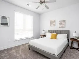 CozySuites 2BR Modern Apt near the Fashion Mall