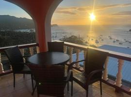 Immaculate 3 Bed Villa Overlooking Admiralty Bay，位于Union的酒店