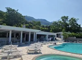 隆诺雷吉诺农庄酒店