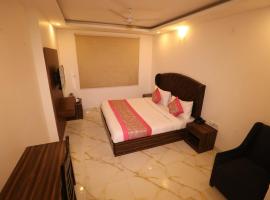 Hotel Kelvish Plaza-Near IGI Airport Terminal-3，位于新德里西南区的酒店