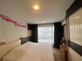 Living avenue condo，位于Ban Rong Khoei的酒店
