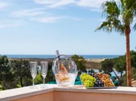 Extraordinary Villa on an elevated position in Quinta do Lago