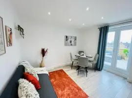 Delightful Ealing Retreat - Steps to Tube & Shops