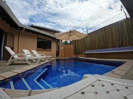 BEST PRICE HOUSE IN JACO PRIVATE POOL AND BBQ，位于雅科的酒店