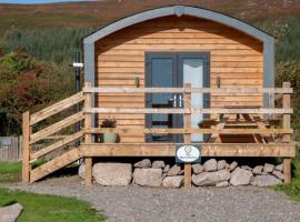 The Hen Harrier - 4 Person Luxury Glamping Cabin，位于邓加文的露营地