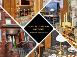 The Twin Lions: Bespoke Travel Lodge w/ Speakeasy*，位于芝加哥的公寓