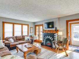 Cozy Tiffin House with Private Pool 1 Mi to Town!，位于Tiffin的酒店