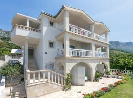 Apartments with a parking space Podaca, Makarska - 6736，位于波达卡的酒店