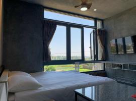 miniHomestay green view - single room - AC and bathtub - Ea Kar - Dak Lak，位于Buôn Mhang的旅馆