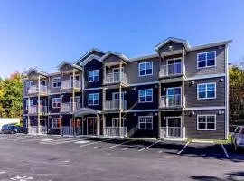 New 2BD Condo, UNB, Hospital, Golf, Patio Coffee