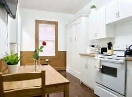 Amazing DT Apartment w Parking Location Coffee