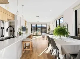 Spacious Urban Oasis in Throsby Canberra