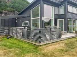 Stunning Home In Lindesnes With Wifi
