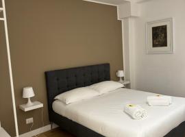 Titina Suites Apartment Rome，位于罗马科利·阿尔巴尼地铁站附近的酒店