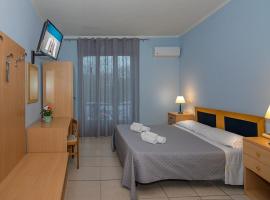 Hotel Villa Benvenuti，位于维亚雷焦的海滩酒店