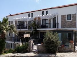 Datça Zeytinevleri Apart，位于达特恰的带停车场的酒店