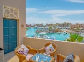 SeaView Penthouse with Roof in Marina El Gouna Egypt (Center)，位于赫尔格达的酒店