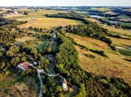 Ferme du Moulin de Paillères, vue panoramique, piscine - idéal 4 à 5 personnes，位于Galapian的酒店