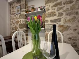Etno village Mihailovic III，位于Kuti的酒店