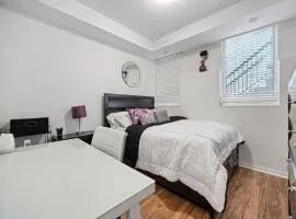 Beautiful Townhouse Near Yorkdale Mall, Wilson Subway