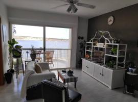 Mellieha Bay (Ghadira) Apartment with Sea View，位于梅利哈的公寓