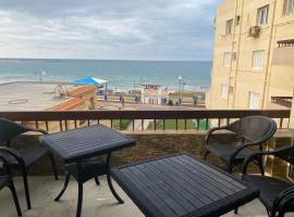 Maxeem Direct sea view Apartment super Lux 2 bed rooms Maamoura Beach شاليه سوبر لوكس مجموعه مكسيم شاطىء المعموره على البحرمع كارنيهات بوابه طول السنه و الشاطىء الخاص من اول مايو الى نهايه اكتوبر للعائلات，位于亚历山大的海滩短租房