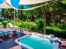 Lost Palms Jacuzzi & Pool Villa，位于撒尼海滩的酒店