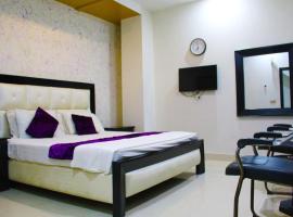 Hotel Tulip Inn，位于拉合尔阿拉马·伊克巴勒国际机场 - LHE附近的酒店
