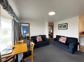 帆船点小酒馆和假日别墅，位于斯特拉恩的酒店