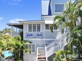 Bella Abode on Bribie - Loft with Pool，位于邦加里的海滩短租房