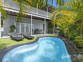 Bella Abode on Bribie - Loft with Pool，位于邦加里的海滩酒店